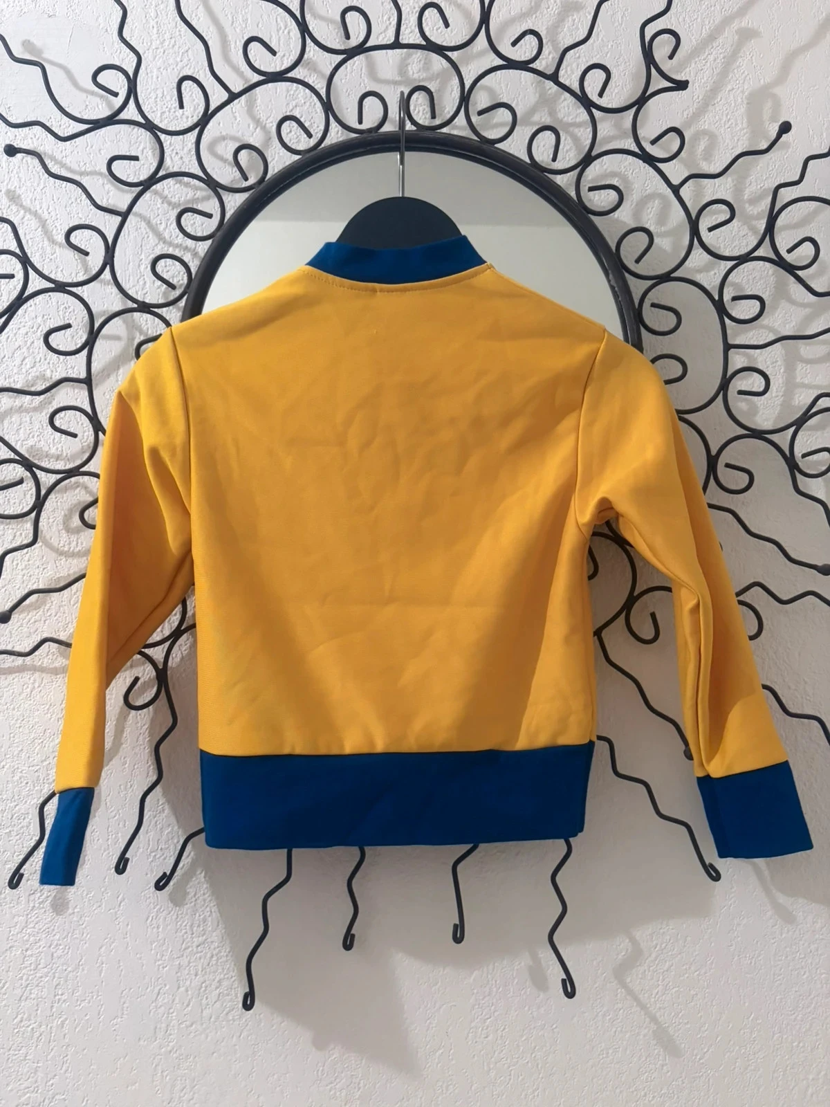 Moletom Bicolore Amarelo e Azul - Tamanho 4/5 anos (6XS) - Visual Esportivo e Dinâmico - Muito Bom Estado – photo 3